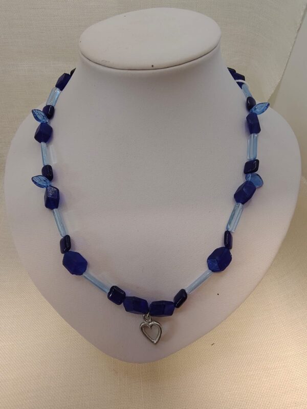 Blauwe ketting